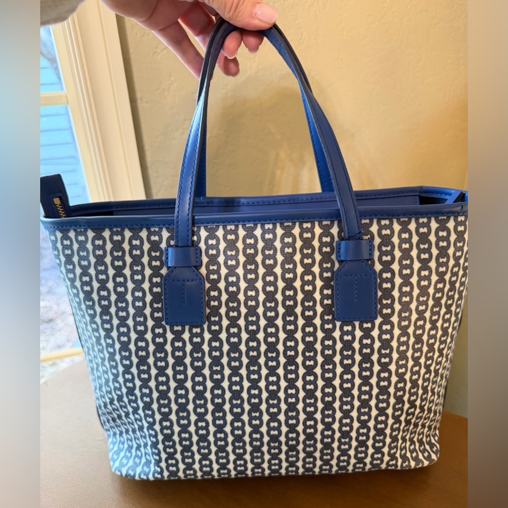 Tory Burch Gemini Link Blue and White Patterned Tote- comes with long strap - Picture 2 of 16
